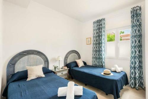 Nerja Villa Sleeps 14 Pool Air Con Wifi