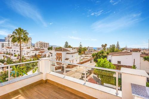 Nerja Villa Sleeps 14 Pool Air Con Wifi