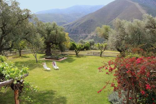 Orgiva Villa Sleeps 9 Air Con