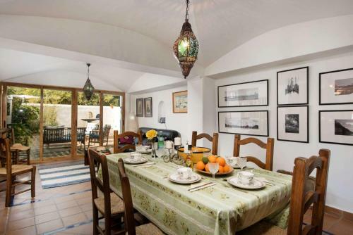 Orgiva Villa Sleeps 9 Air Con