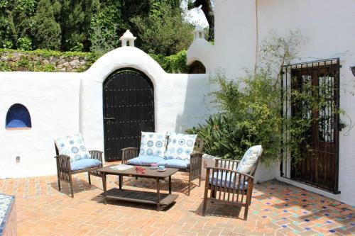 Orgiva Villa Sleeps 9 Air Con