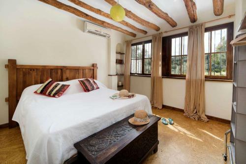 Orgiva Villa Sleeps 9 Air Con