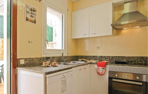 Four-bedroom Holiday Home In Palamos