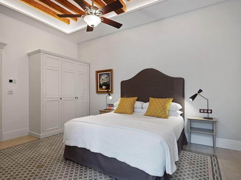 Hotel Gloria De Sant Jaume