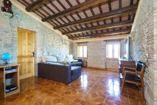 Masia Rural Con Piscina Privada. Suri