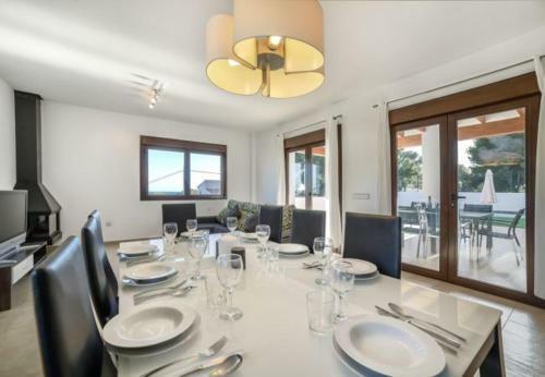 La Fustera Villa Sleeps 8 Pool