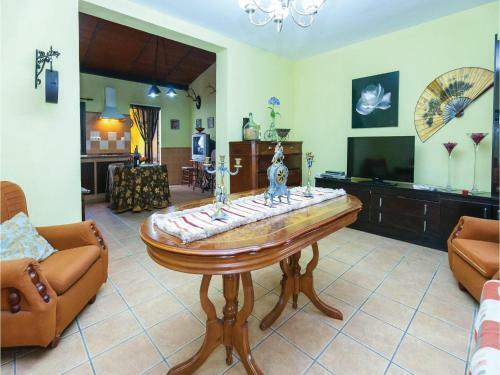 Three-bedroom Holiday Home In Penaflor