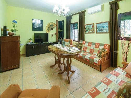 Three-bedroom Holiday Home In Penaflor