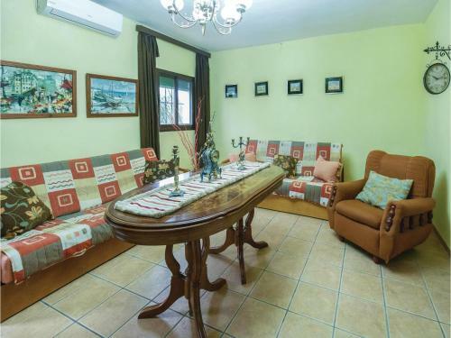 Three-bedroom Holiday Home In Penaflor