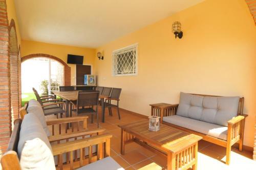 Villa Homeholidaysrentals Navy Blue