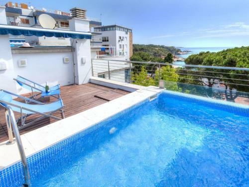 Holiday Home Crystal House