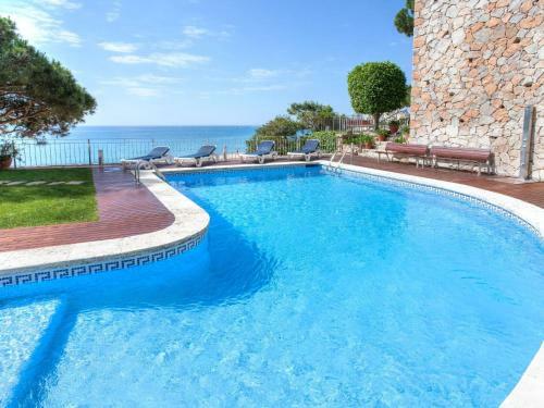 Holiday Home Crystal House