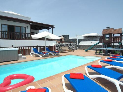Villa 43 Sea Views, Pool,games,hot Tub, Office With Computer+ Wifi