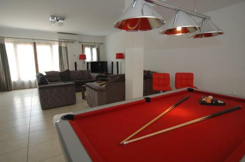 Villa 43 Sea Views, Pool,games,hot Tub, Office With Computer+ Wifi