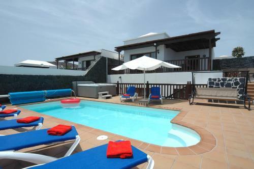 Villa 43 Sea Views, Pool,games,hot Tub, Office With Computer+ Wifi