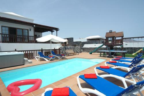 Villa 43 Sea Views, Pool,games,hot Tub, Office With Computer+ Wifi