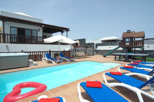 Villa 43 Sea Views, Pool,games,hot Tub, Office With Computer+ Wifi