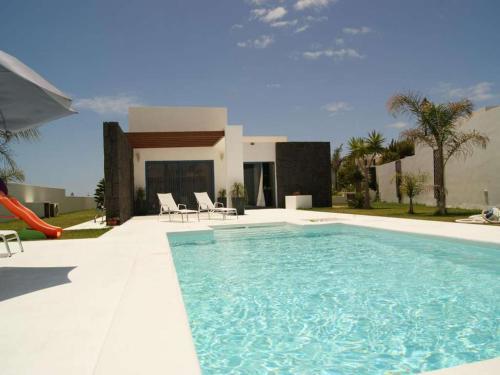 Playa Blanca Villa Sleeps 6 Pool Wifi T691296