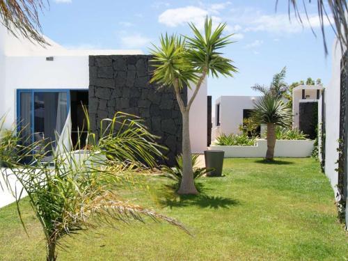 Playa Blanca Villa Sleeps 6 Pool Wifi T691296
