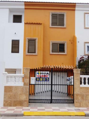 Coral Adosado - Junto Al Mar