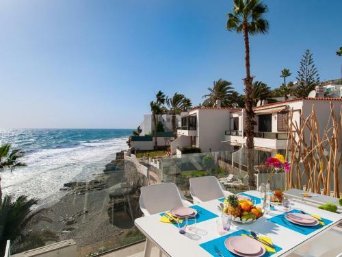 Bungalow Playa Del Aguila II Over The Sea