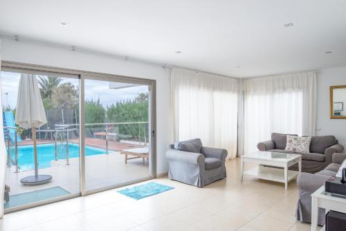 Villa Lightbooking- Queen Home