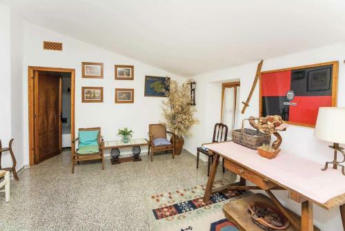 Pollenca Villa Sleeps 8 Air Con Wifi