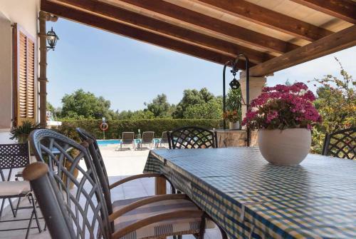 Pollenca Villa Sleeps 6 Air Con Wifi