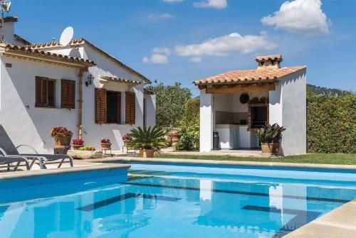 Pollenca Villa Sleeps 6 Air Con Wifi