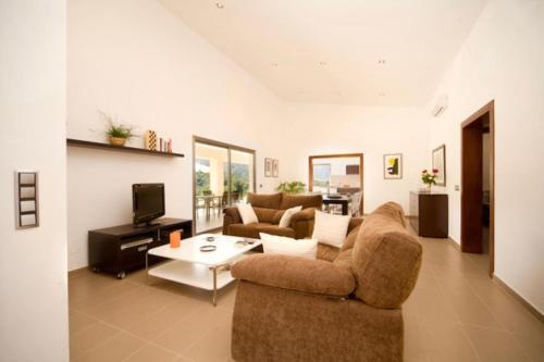 Pollenca Villa Sleeps 6 Pool Air Con Wifi T251852