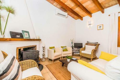 Pollenca Villa Sleeps 3 Pool Air Con Wifi