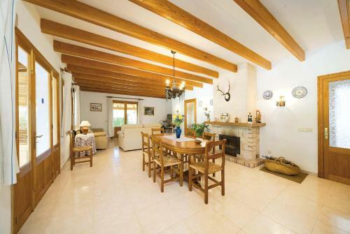 Cala San Vicente Villa Sleeps 6 Air Con Wifi