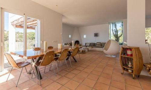 Port De Sant Miquel Villa Sleeps 10 Pool Air Con
