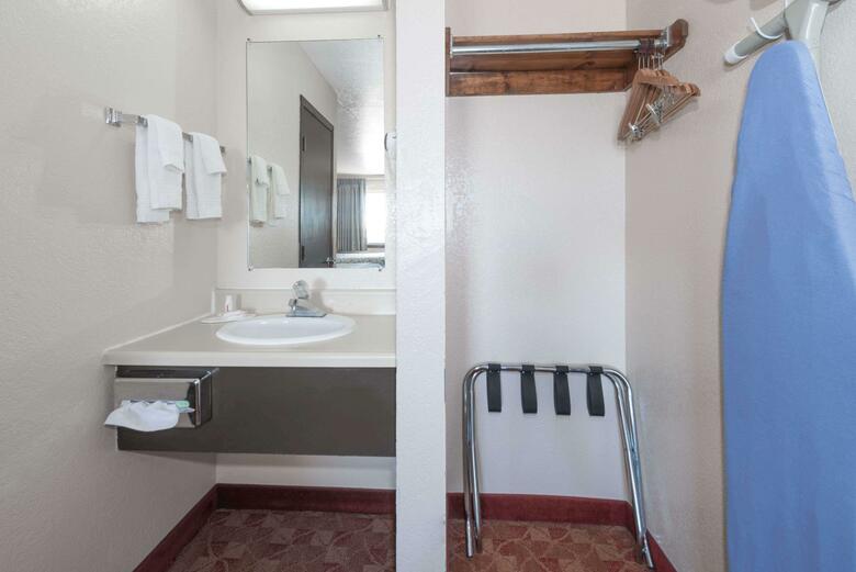 Hotel Days Inn Russell