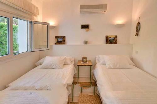 Portocolom Villa Sleeps 10 Air Con Wifi