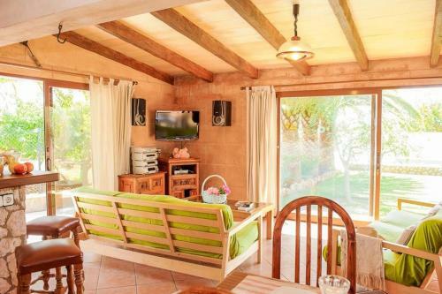 Portocolom Villa Sleeps 6 Air Con
