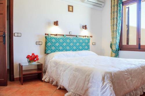Portocolom Villa Sleeps 6 Air Con