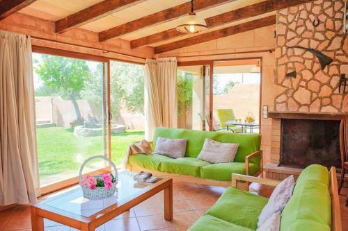 Portocolom Villa Sleeps 6 Air Con