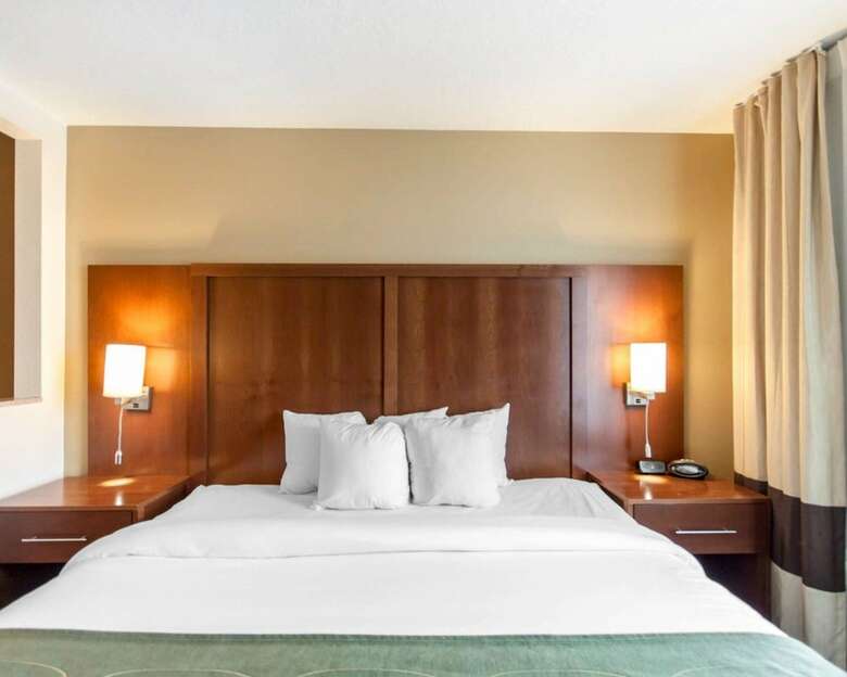 Hotel Comfort Suites Airport