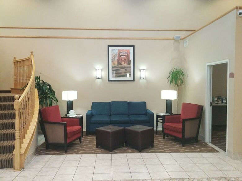 Hotel Comfort Suites Airport
