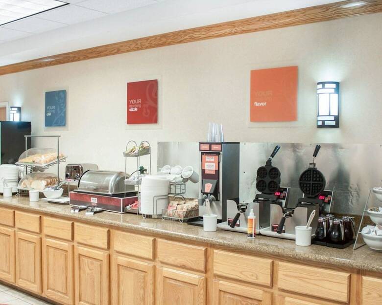 Hotel Comfort Suites Airport