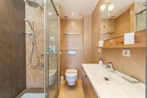 Seafront Apartment Iru
