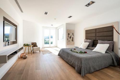 Villa Infinity -amazing Luxury Villa 3 Pools & Jacuzzi