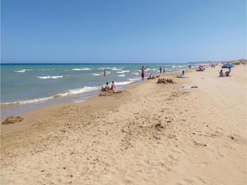 Three-bedroom Holiday Home In Rojales