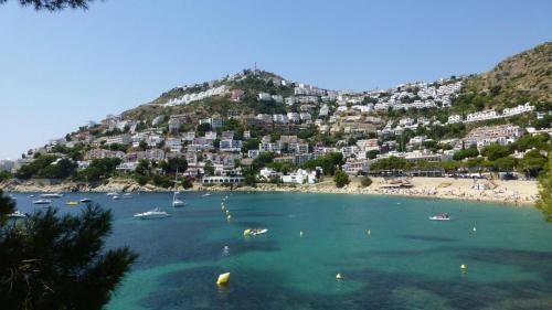 Apartamento En Roses Con Excelentes Vistas Al Mar