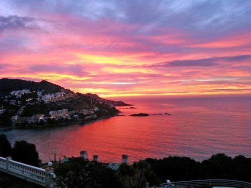 Breathtaking Costabrava Seaview Apartment 5m Beach