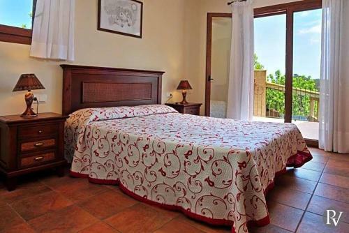 S'horta Villa Sleeps 10 Pool Air Con Wifi