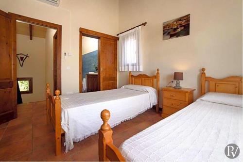 S'horta Villa Sleeps 10 Pool Air Con Wifi