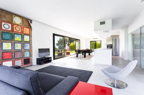 Sant Andreu De Llavaneres Villa Sleeps 8 Pool Wifi