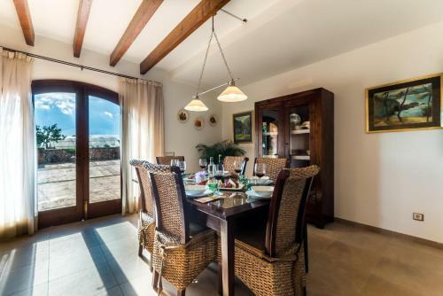 Sant Llorenc Des Cardassar Villa Sleeps 12 Pool
